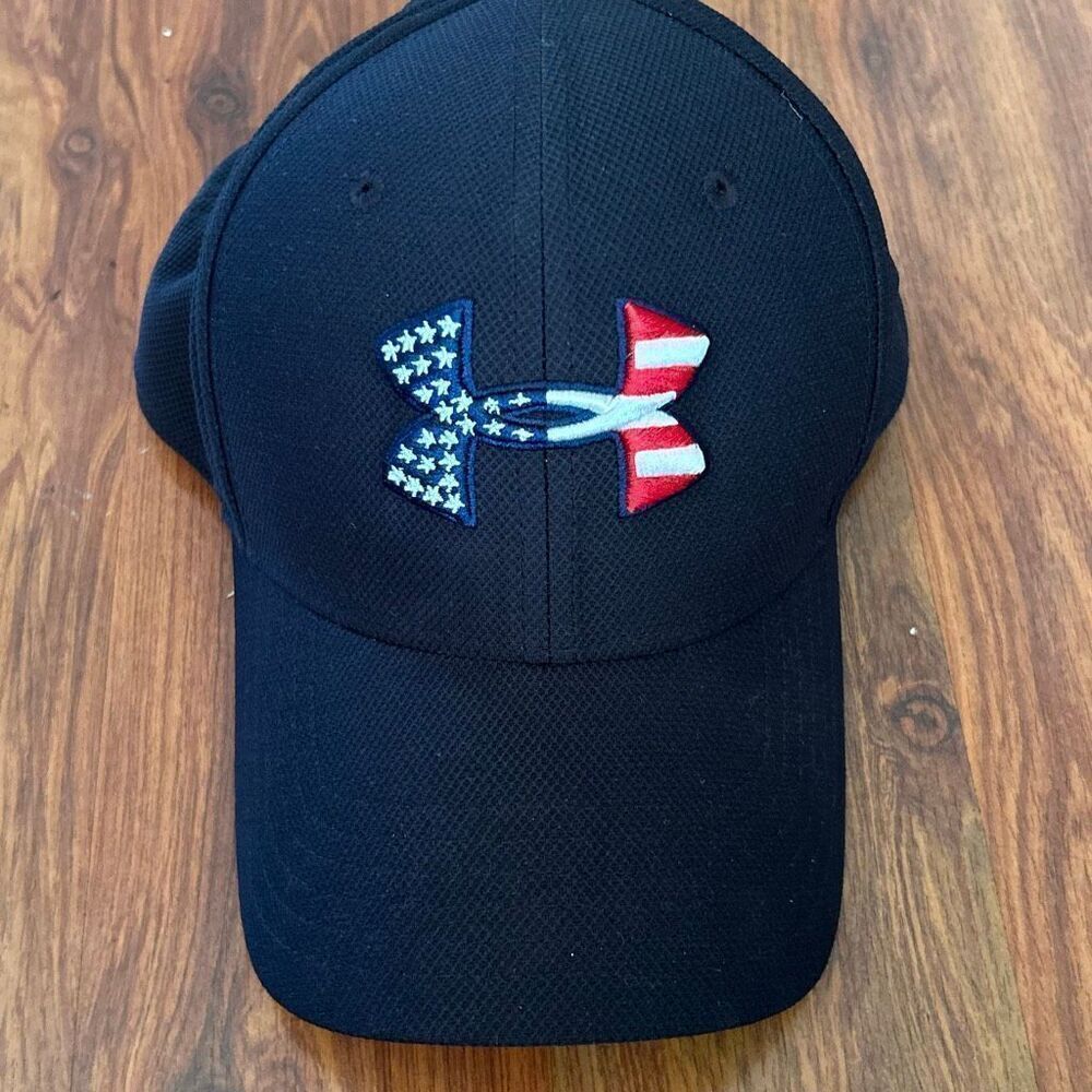 Under Armour Men's Freedom Blitzing Hat in black with a USA flag emblem m